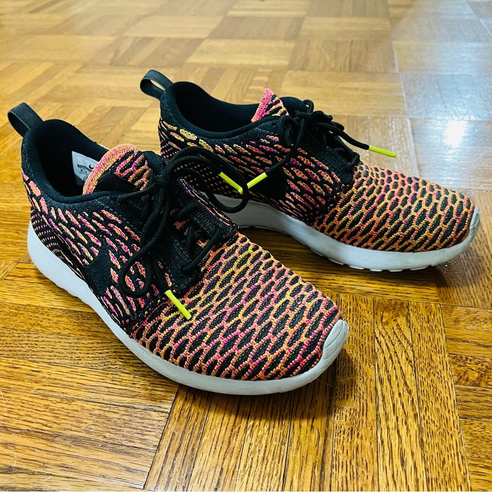 Women’s Nike Flyknit Roshe Runs